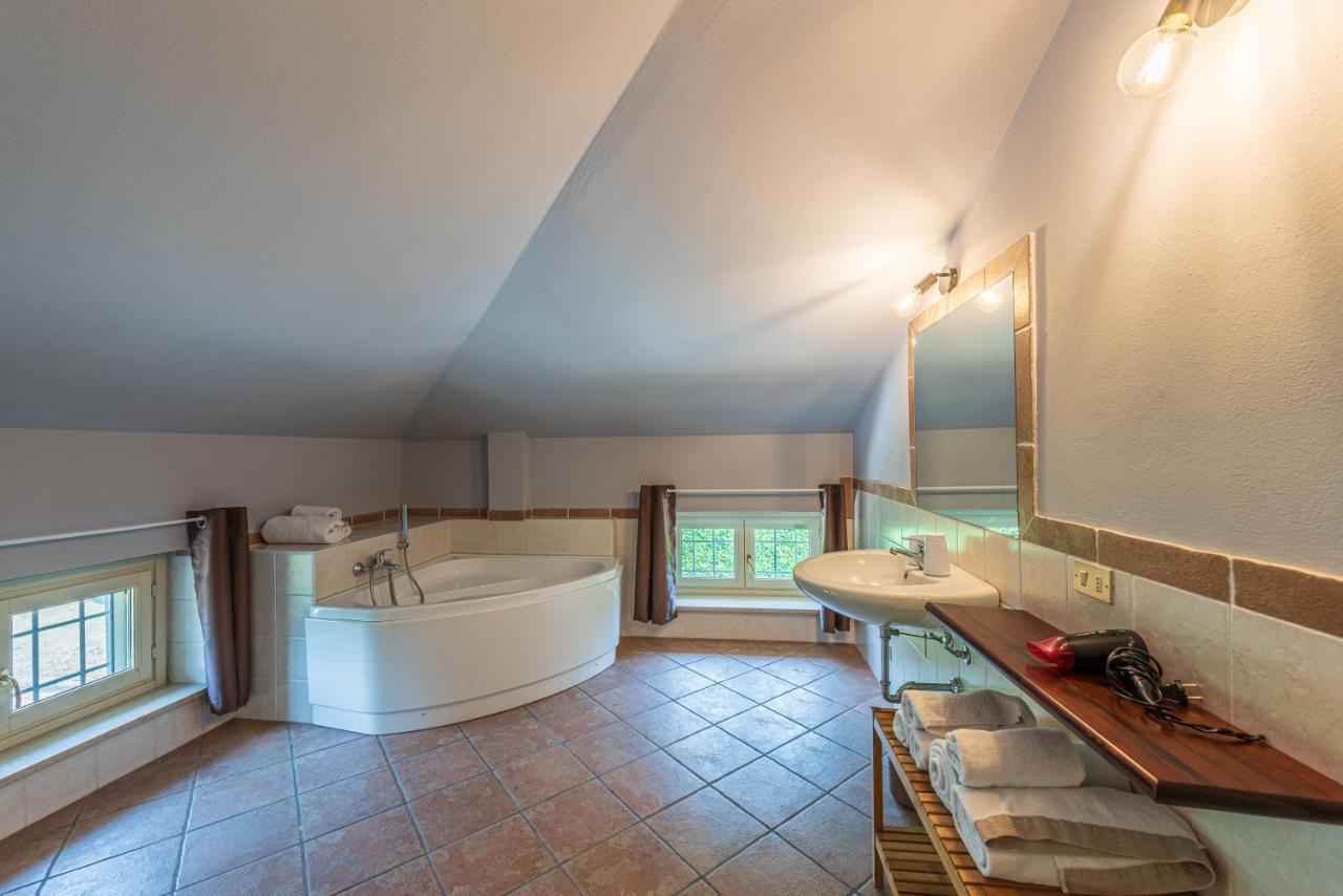 Villa Cornelia , Entire Villa With Private Pool Corneliano d'Alba Εξωτερικό φωτογραφία